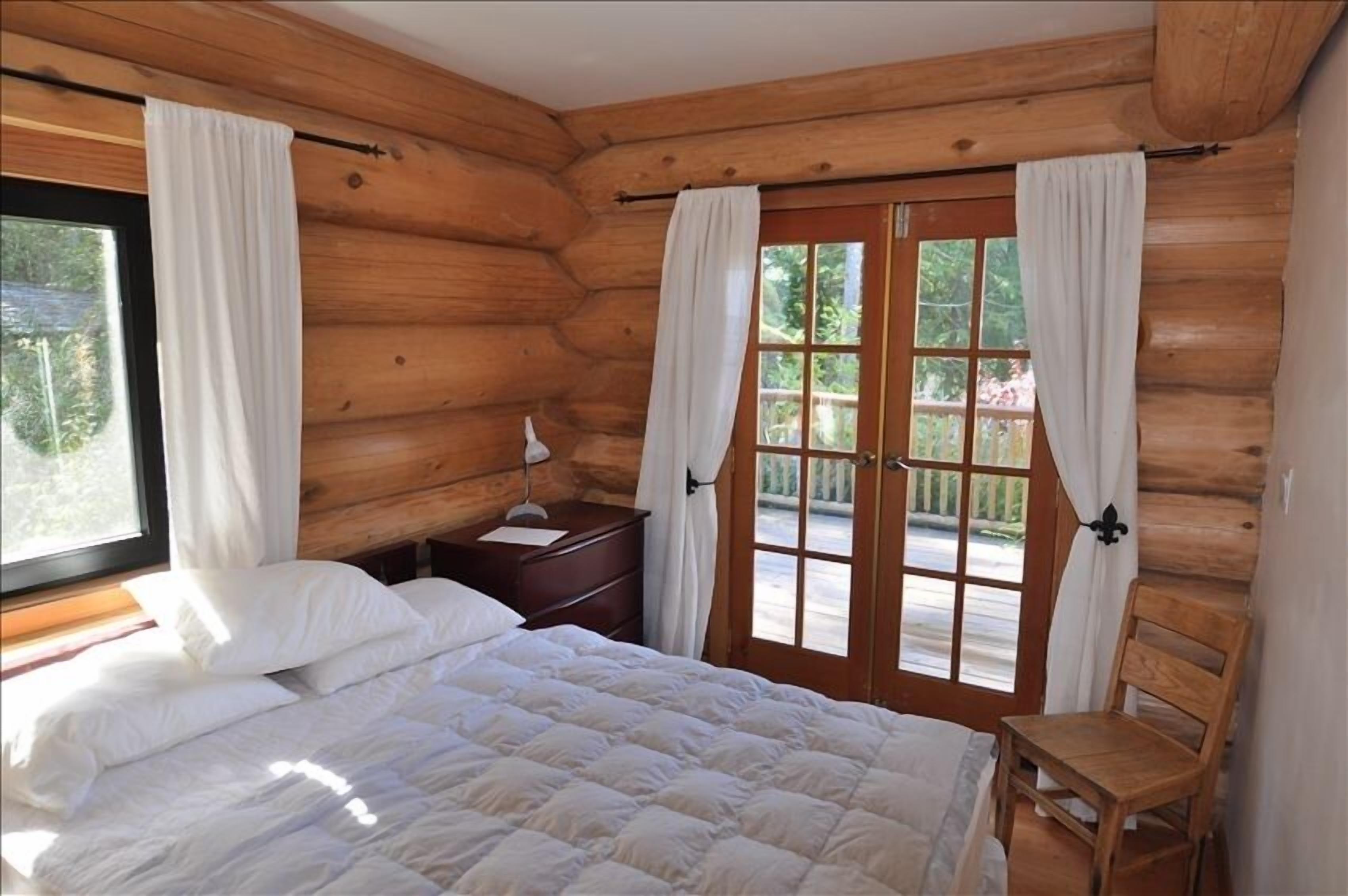 Loghouse Lodge with Glacier View and Private Natural Swimming Pond