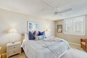 3 bedrooms, iron/ironing board, internet, bed sheets