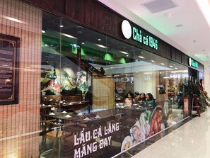 Dining - Luxury Apartment in Vinhomes Metropolis (Hanoi)