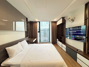 Premium bedding, in-room safe, blackout curtains, soundproofing - Luxury Apartment in Vinhomes Metropolis (Hanoi)