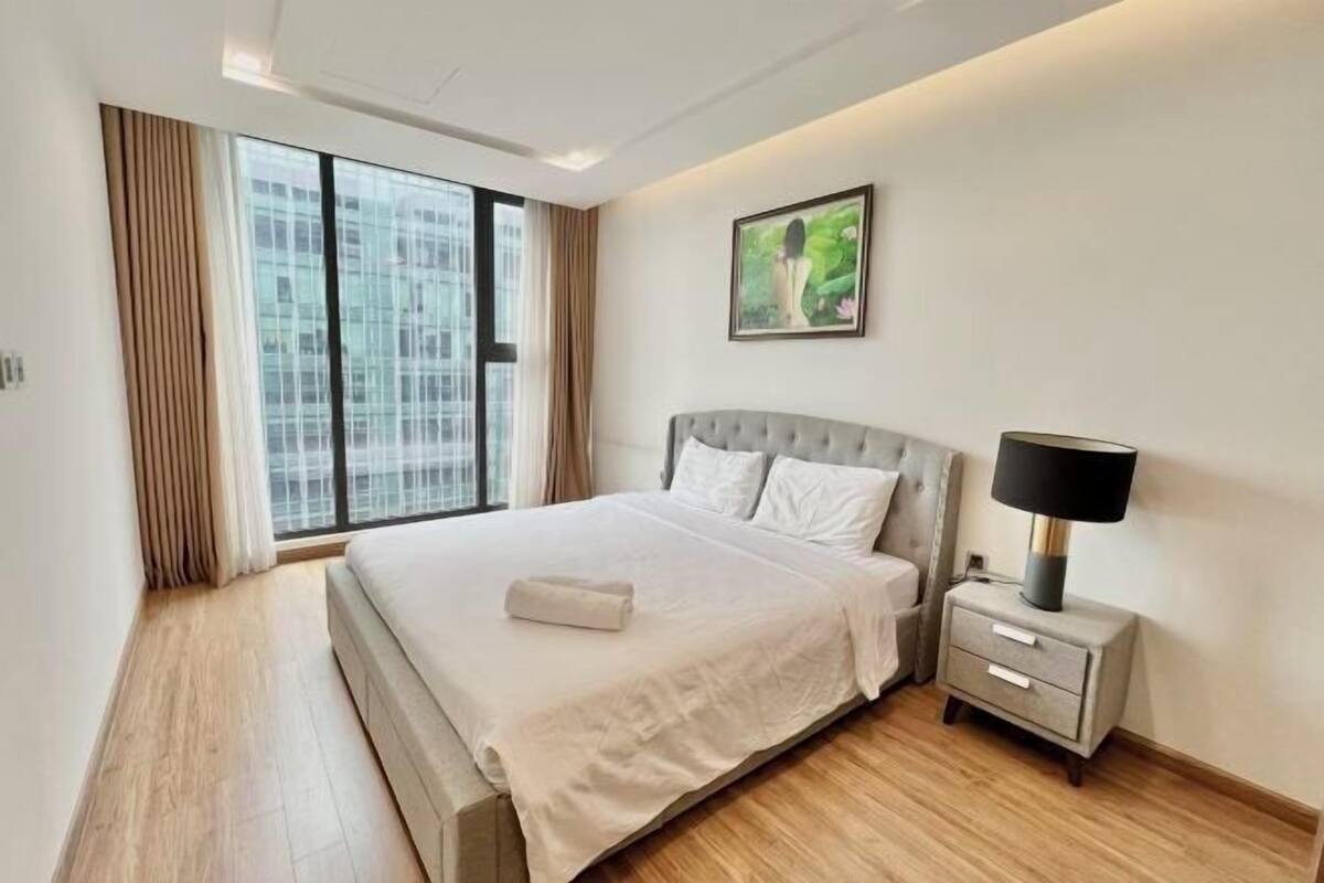 4 bedrooms, premium bedding, in-room safe, blackout curtains