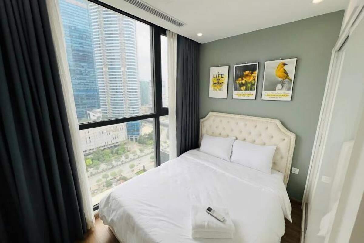 4 bedrooms, premium bedding, in-room safe, blackout curtains