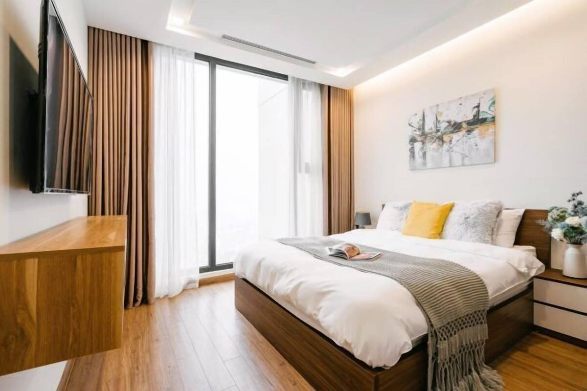 Premium bedding, in-room safe, blackout drapes, soundproofing