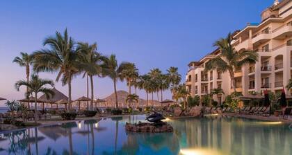 Beachfront Bliss: Unwind in your Private Hot Tub with the Waves rolling in!