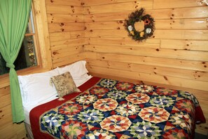 2 bedrooms, bed sheets - Blue Rose Cabins - Big Woody Cabin (Logan)