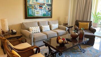 Fernseher, DVD-Player, Stereoanlage