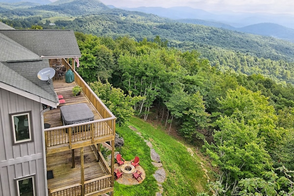 Sweeping views toward Highlands and Blue Valley, a short drive to Main Street