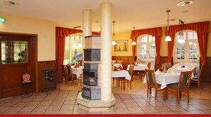 Dinner served - Hotel & Restaurant zur Linde (Leuna)
