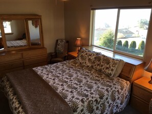 3 bedrooms, travel crib, free WiFi, bed sheets