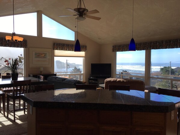 智能電視、DVD 播放機、足球機、乒乓球設施