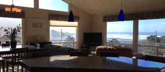 The Overlook-Stunning Ocean/Bay View Walk Everywhere!