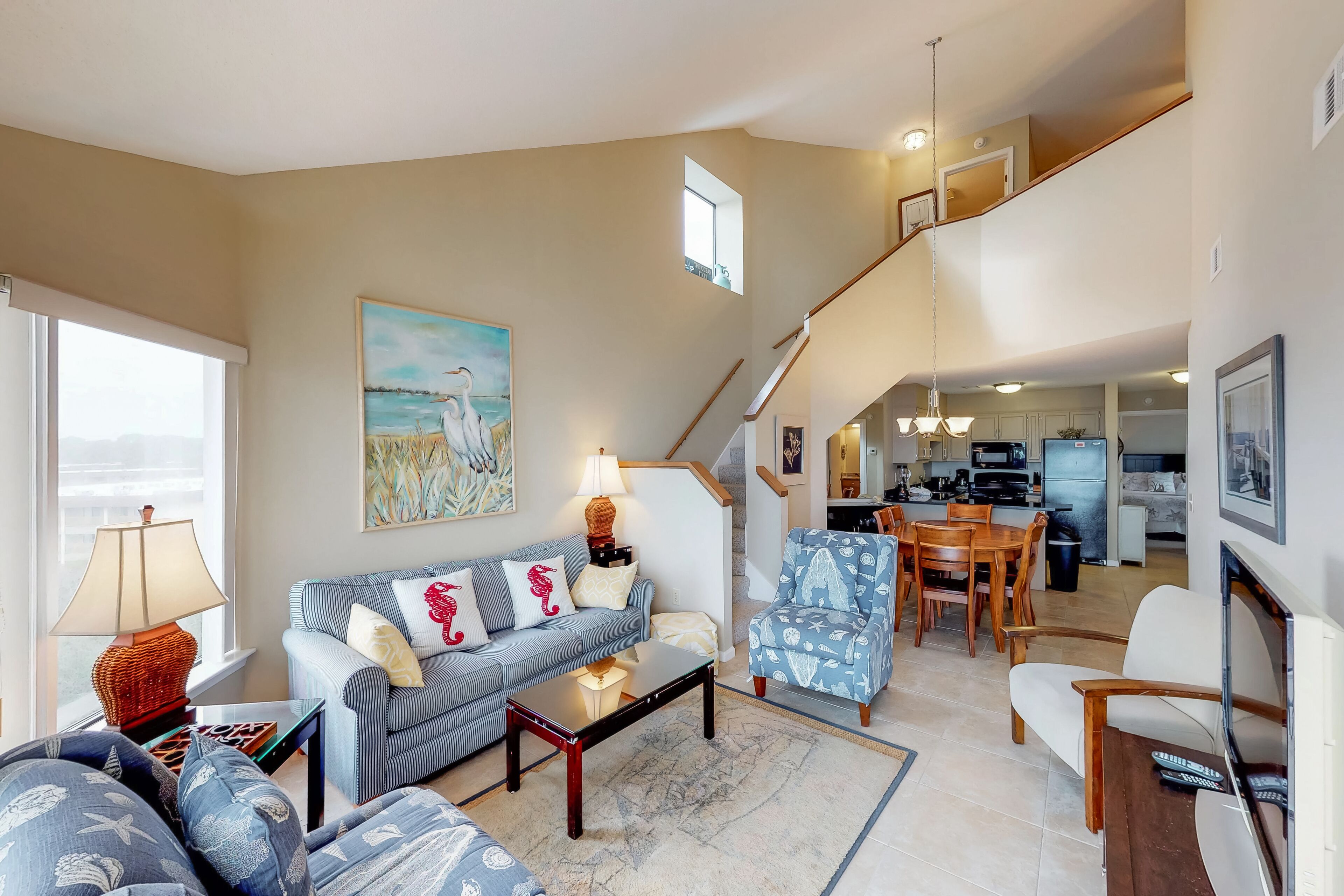 Waterfront Penthouse Villa with Shared Pool and Ocean View - Close to the Beach