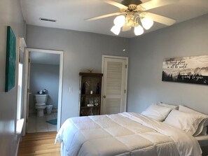 3 slaapkamers, een strijkplank/strijkijzer, gratis wifi, beddengoed