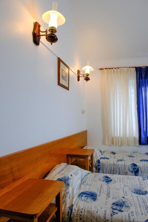 Escrivaninha, Wi-Fi de cortesia, roupa de cama