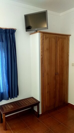 Quarto casal clássico (7) | Escrivaninha, Wi-Fi de cortesia, roupa de cama