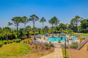 حمّام سباحة مُدفَّأ