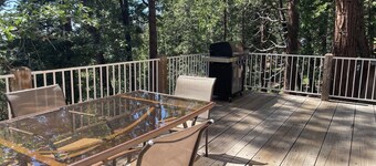 Bo inuti Yosemite National Park i Hummingbird Raven House!