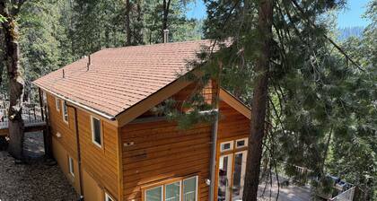 Bleiben Sie im Yosemite-Nationalpark im Hummingbird Raven House!
