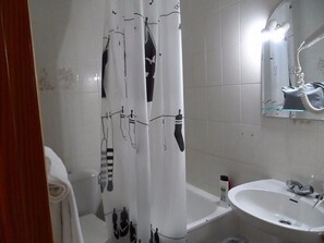 욕조, 전신 욕조, 무료 세면용품, 헤어드라이어