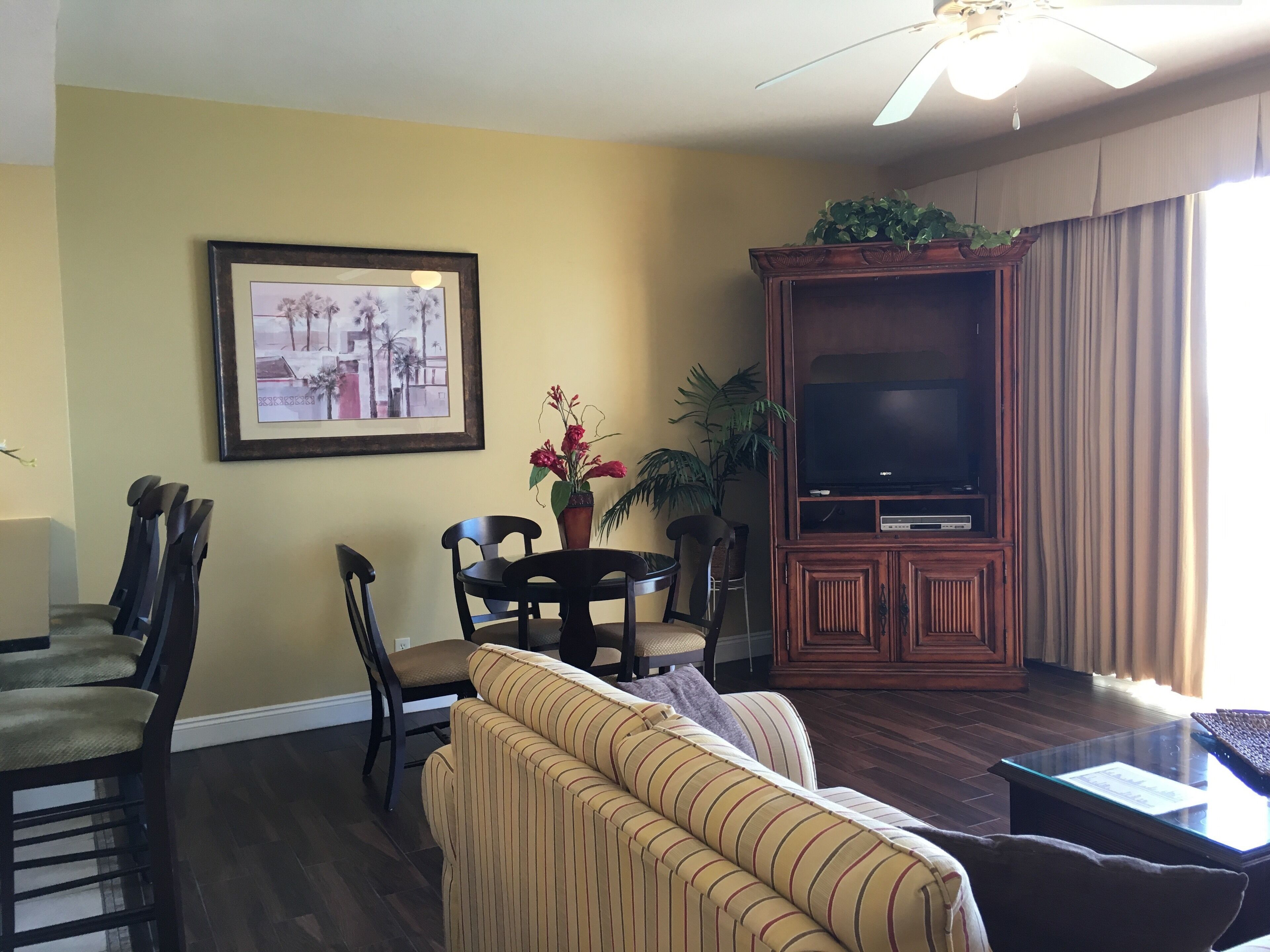 Beachfront w/ Stunning View | Near Pier Park | Self Check-Int | Beach Service*