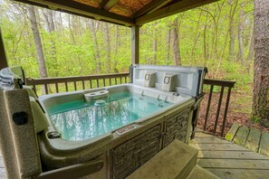 Bañera de hidromasaje al aire libre