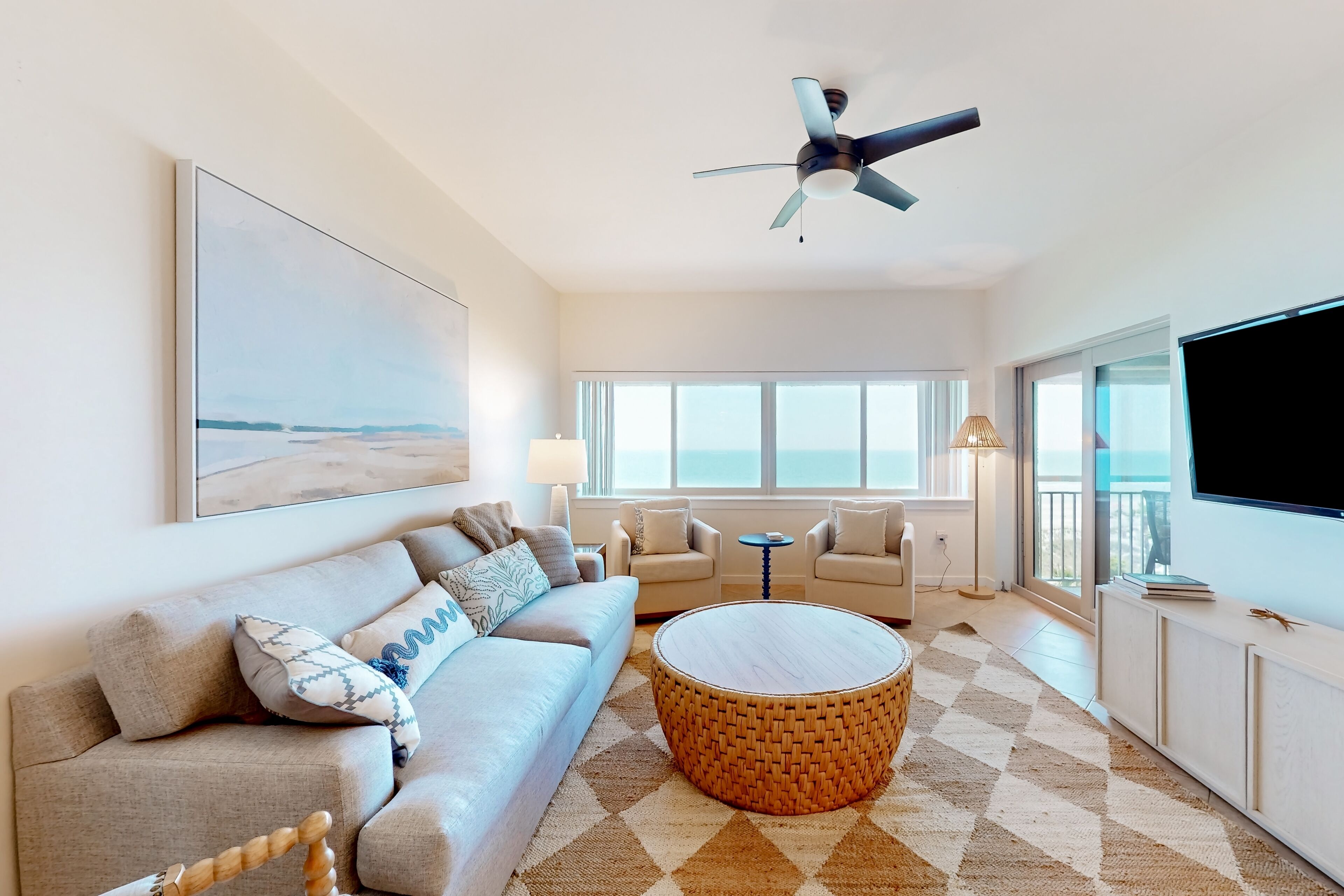 Oceanfront villa with great views, alfresco dining, shared pool & beach access