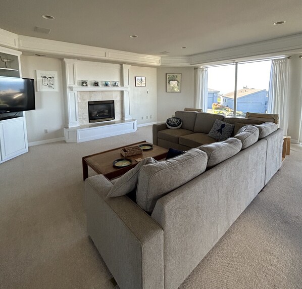 Smart TV, fireplace, video games, DVD player
