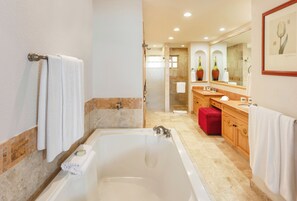 Combined shower/bathtub, jetted bath, hair dryer, towels - Ground floor-Rare 3 BR! Ocean view, steps from beach and pool! (Cabo San Lucas)