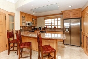 Fridge, microwave, oven, stovetop - Everything you need! Ocean views from your balcony! (Cabo San Lucas)