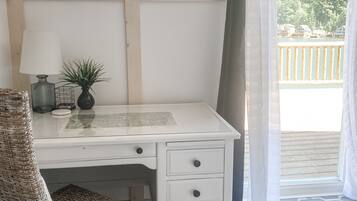 2 bedrooms, desk, iron/ironing board, travel crib