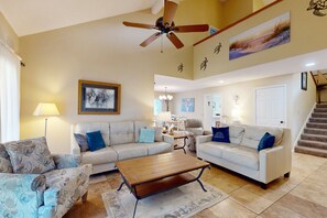 Televisie, een open haard, een dvd-speler en een tafeltennistafel