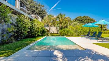 Lämmitetty uima-allas