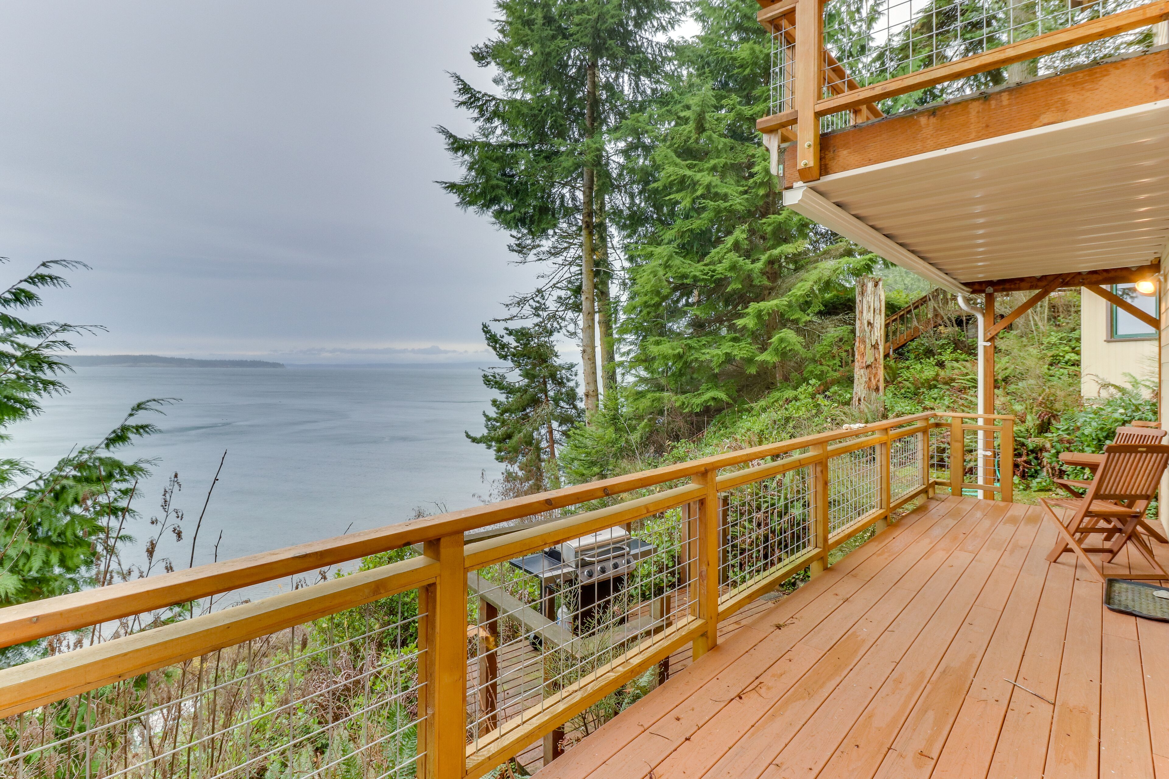 Bayfront home on Oak Bay with fireplace, beachfront, & outdoor dining