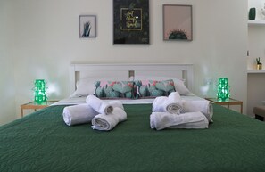 Individually decorated, individually furnished, desk, cribs/infant beds - centruMassimo (Palermo)