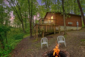 Property grounds - Blue Rose Cabins - Pine Ridge Cabin (Logan)