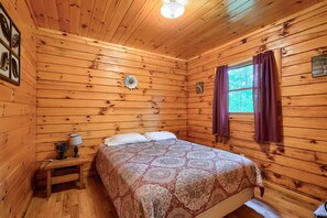 2 bedrooms, bed sheets - Blue Rose Cabins - Pine Ridge Cabin (Logan)