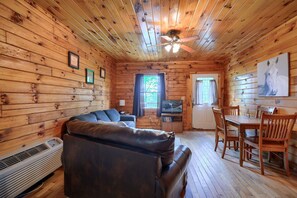 DVD player - Blue Rose Cabins - Pine Ridge Cabin (Logan)