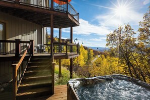 Outdoor spa tub - An Easy 3-minute, 150 Yard Walk to the Slopes! (Steamboat Spring)