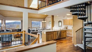 Smart TV, fireplace, DVD player, books