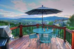 Outdoor dining - An Easy 3-minute, 150 Yard Walk to the Slopes! (Steamboat Spring)