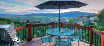 An Easy 3-minute, 150 Yard Walk to the Slopes!