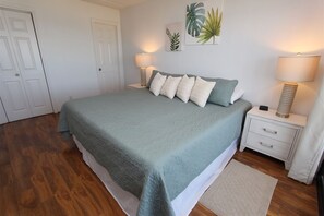 2 habitaciones, tabla de planchar con plancha y cuna de viaje