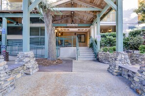 Property grounds - Quiet Hideaway with Pools, Hot Tub, Tennis & Easy Beach Access (Hilton Head)