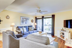 TV, DVD player - Quiet Hideaway with Pools, Hot Tub, Tennis & Easy Beach Access (Hilton Head)