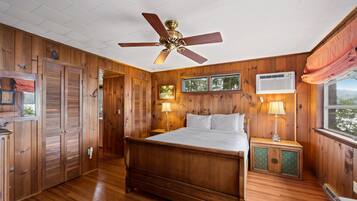 3 bedrooms, iron/ironing board, Internet, bed sheets