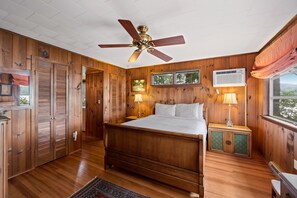 3 bedrooms, iron/ironing board, Internet, bed sheets - Lakefront house with dock, sandy beach, full kitchen, gorgeous views (Brant Lake)