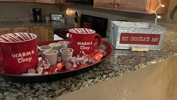 KylskÄp, mikrovÄgsugn, ugn och spishÀll