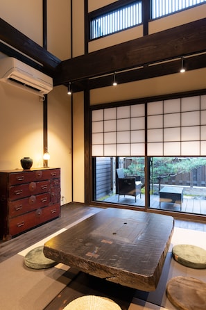 豪華別墅 | 客廳 | 55-吋平面電視、數位頻道、電視、電視遊樂器