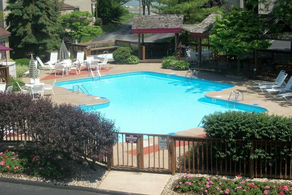 FABULOUS HARBORSIDE CONDO/BOOKING FOR WINTER RENTERS