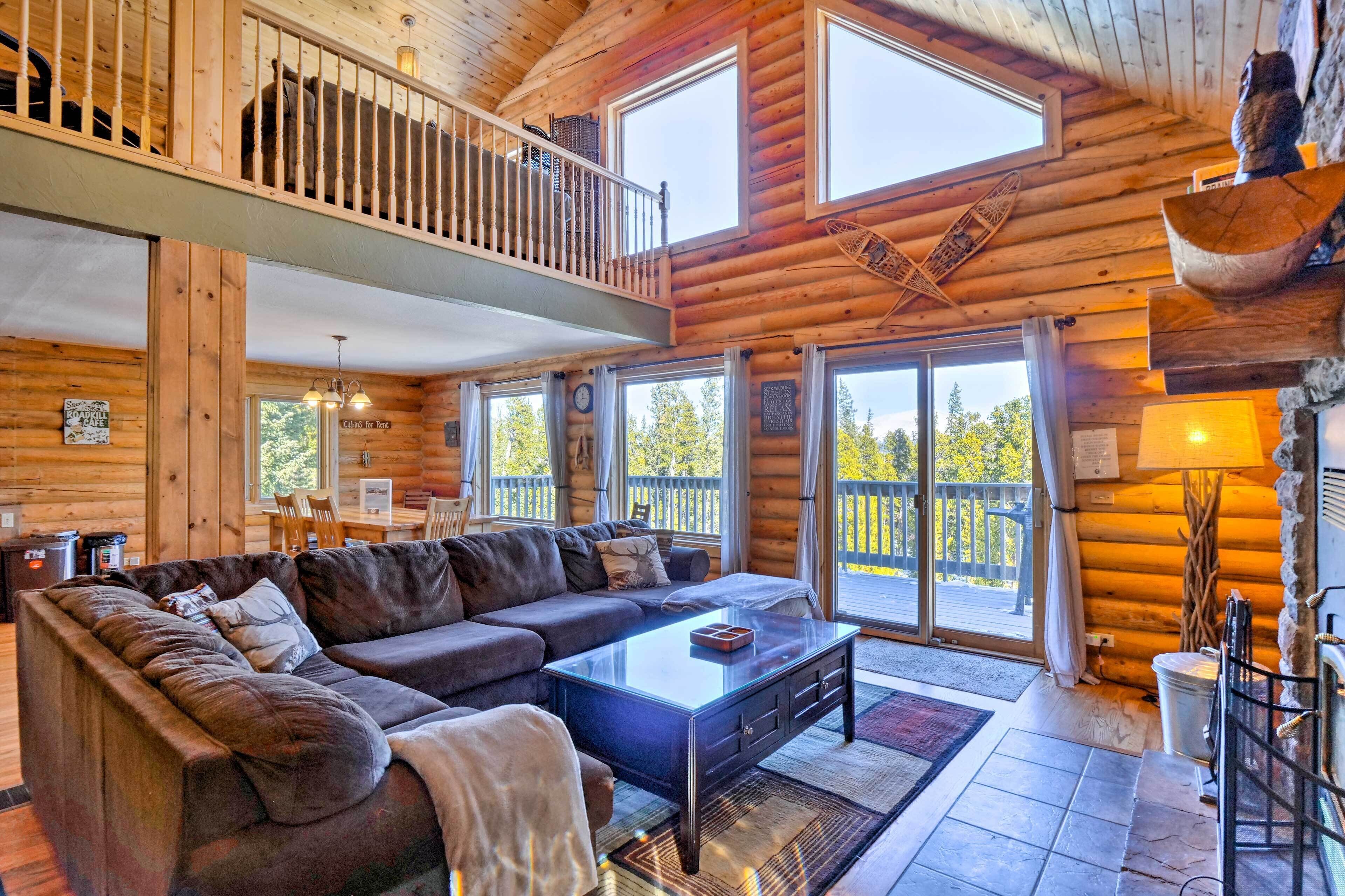 Fam Friendly Secluded Charming Cabin on 7.25 Forested Acres 25-45 mins to Breck!
